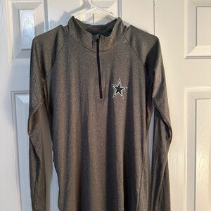 Men’s Dallas Cowboy 3/4 zip pullover in Grey with reflective stripe on back